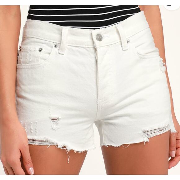 Free People We The Free Sofia White Distressed Denim Shorts Size 27 Hem - Picture 1 of 8